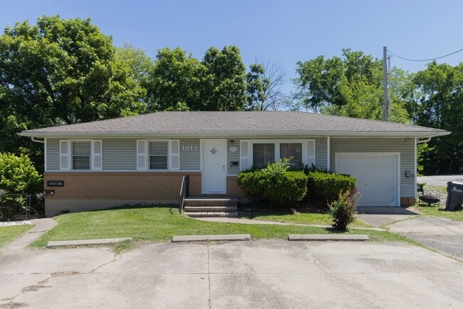 Building Photo - 1813 Sunrise Dr