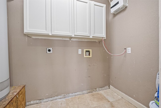 Building Photo - 7713 Yoe St