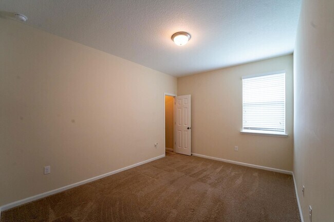 Building Photo - 543 Aventurine Ave