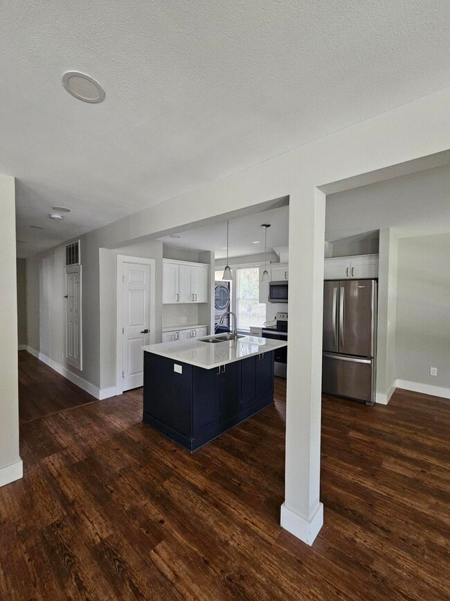 Building Photo - 4 W De Soto St