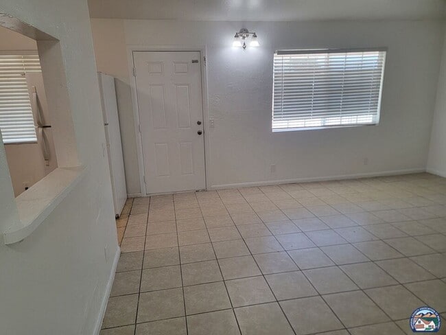 Building Photo - 162 W Alamo St