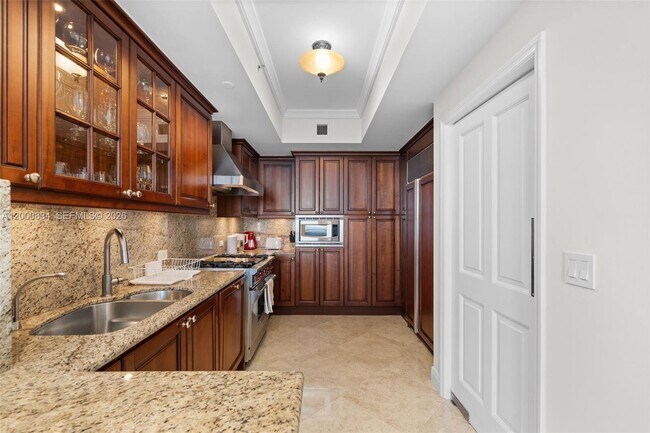 Building Photo - 17875 Collins Ave