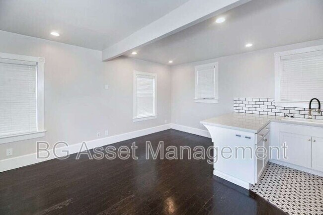 Building Photo - 639 Carolina St