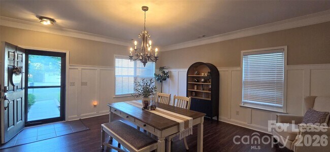 Building Photo - 2120 Maple Tree Ct