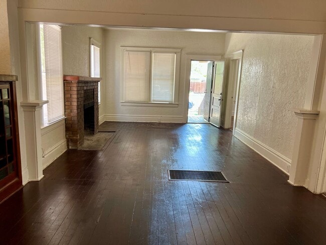 Building Photo - Charming Home for Rent in Fresno’s Tower D...