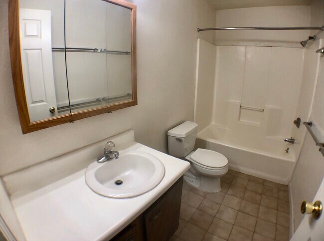 Building Photo - 722 W Broomfield St