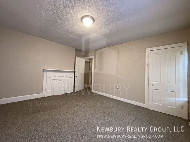 Building Photo - 39 Hickory St