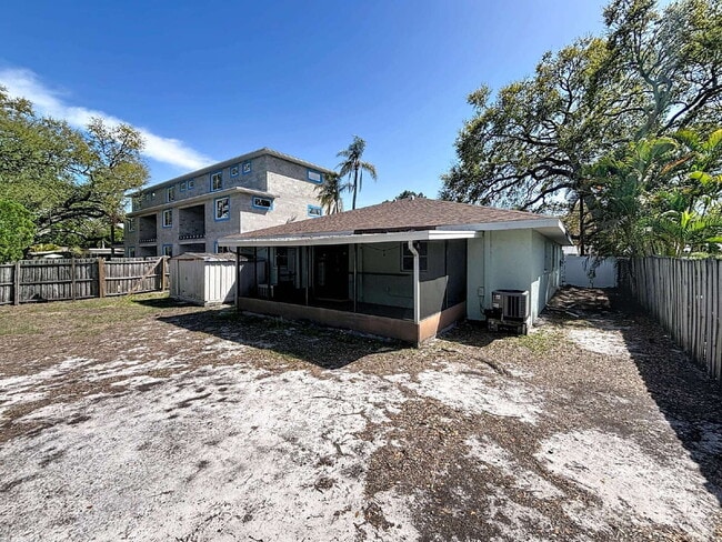 Building Photo - 10597 101st Ave