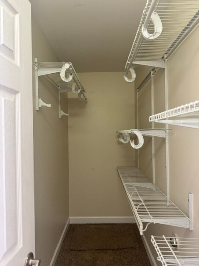 Building Photo - 150 Raye Dr