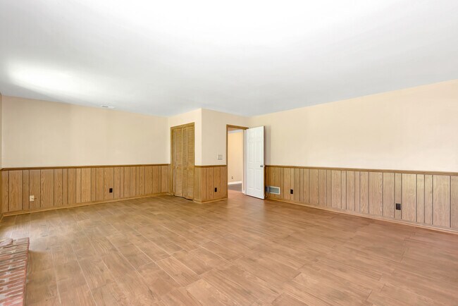 Building Photo - 119 Rio Pinar Dr
