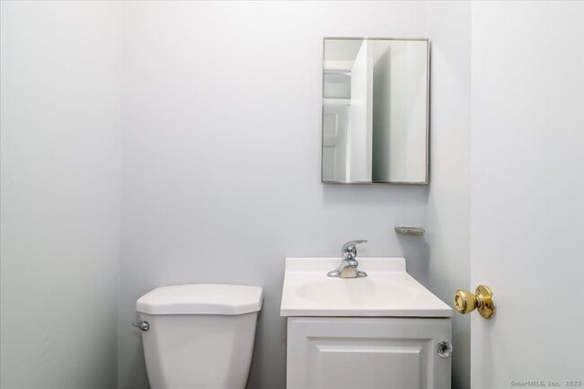 Building Photo - 32 Pleasant St