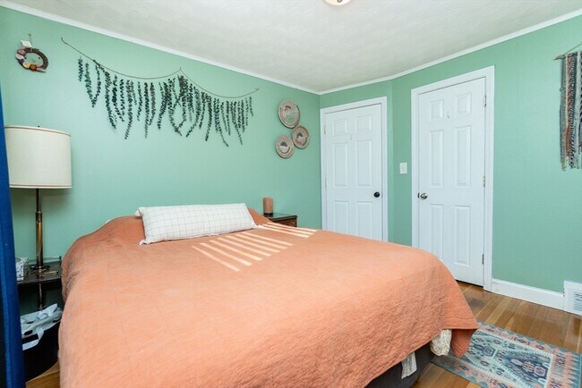 Building Photo - 73 Winfield St