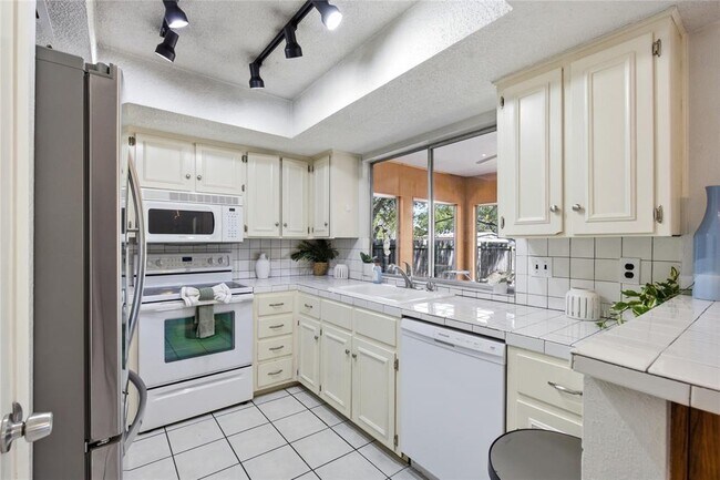 Building Photo - 13319 Water Oak Ln