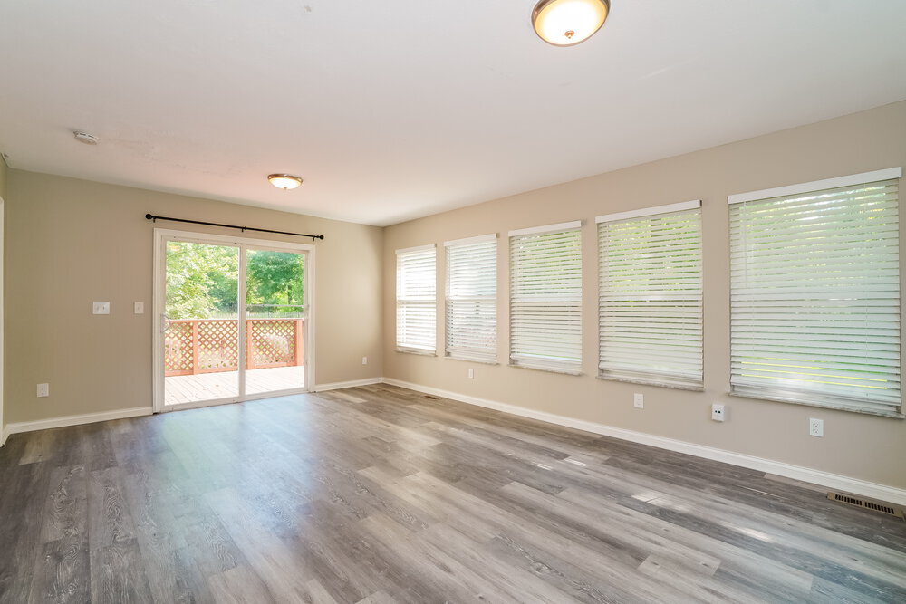 Building Photo - 1516 Manor Dr