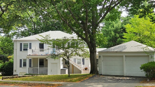 Building Photo - 6 Woodcliff Rd