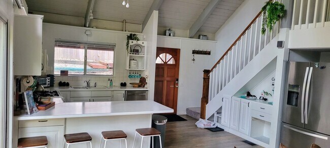 Building Photo - 3 bedroom, 2 bathroom in Twin Peaks