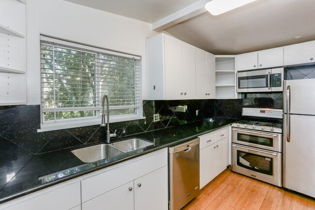 Building Photo - 2502 Driscoll St