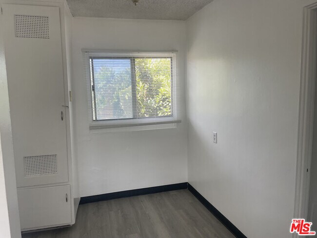 Building Photo - 849 Garfield Ave