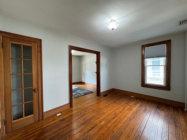 Building Photo - Beautifully Renovated 3 Bedroom Home in York