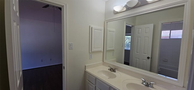 Building Photo - 6926 Sable River Dr