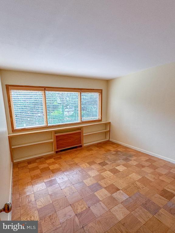 Building Photo - 4720 Chevy Chase Dr