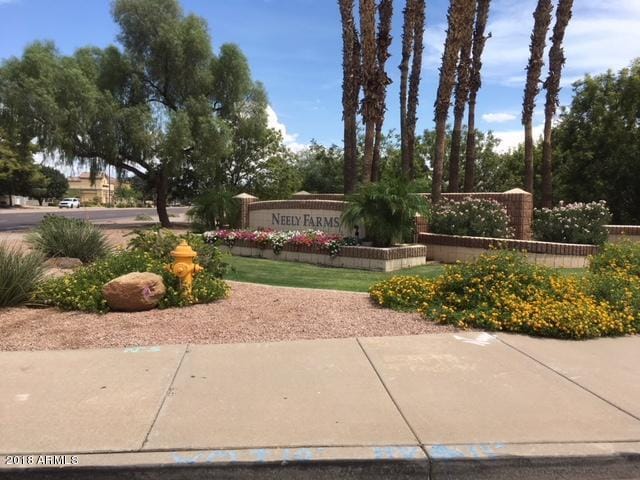 Building Photo - 528 E Cantebria Dr
