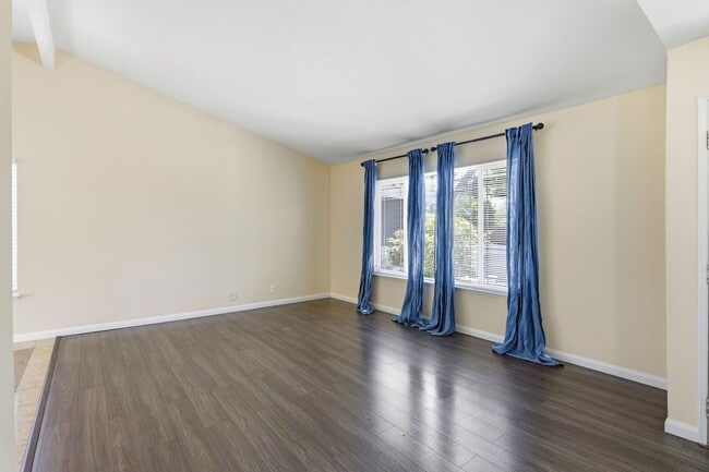 Building Photo - 663 Albion Dr