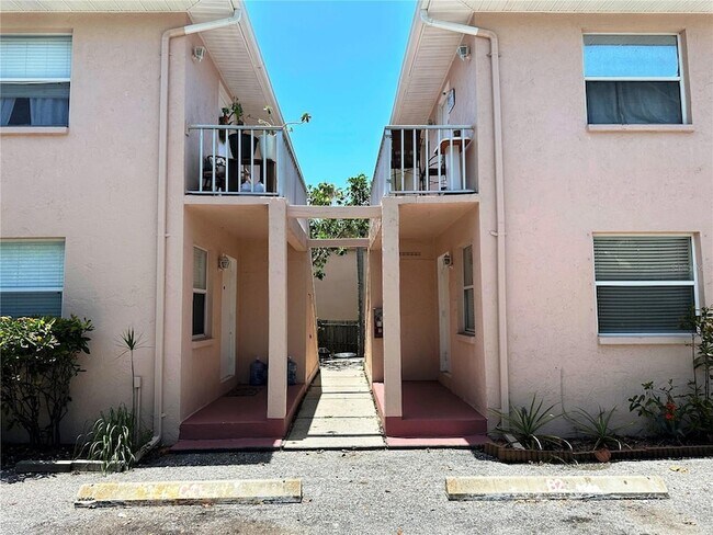 Building Photo - 1630 Redwood St