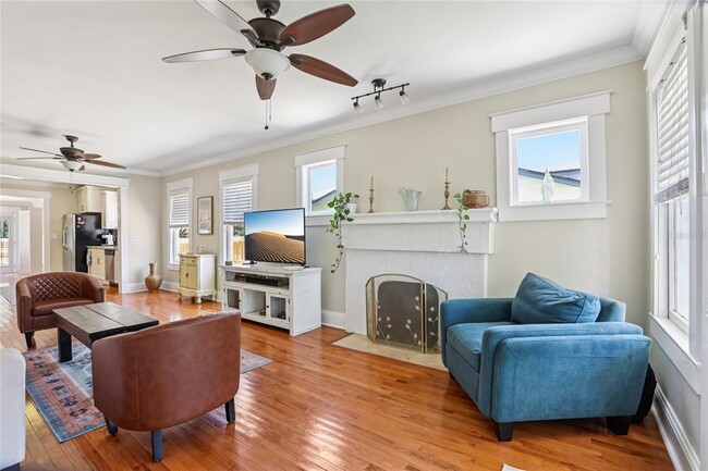 Building Photo - 712 E Caracas St