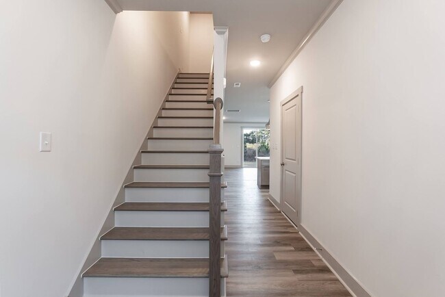 Building Photo - New Construction Modern Home!