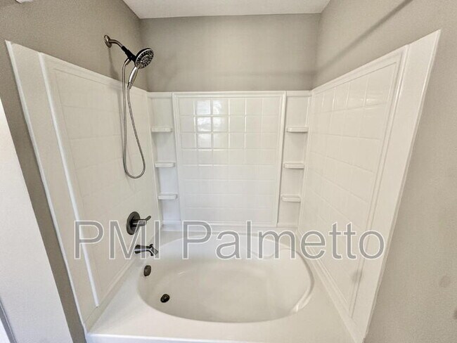 Building Photo - 117 Weeping Oak Ln