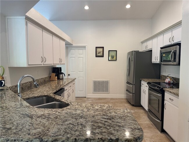 Building Photo - 911 SE 21st Ln