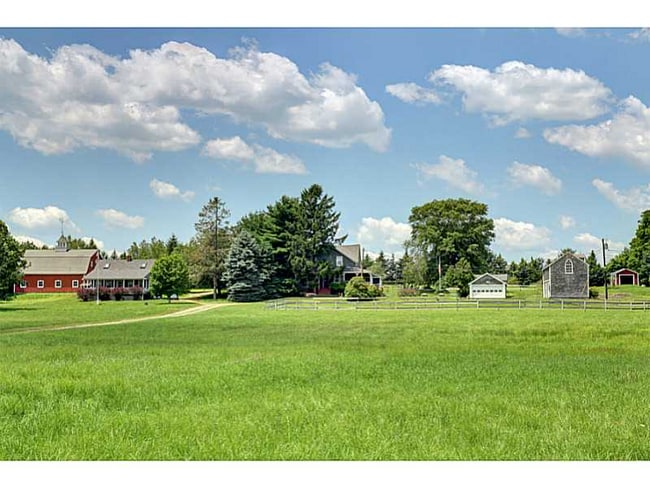 Building Photo - 43 Serpentine Rd