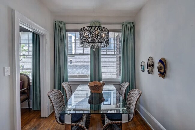 Building Photo - 518 Lamar Ave