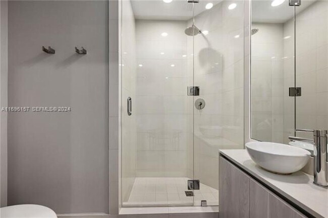 Building Photo - 480 NE 31st St