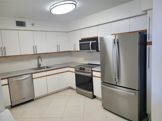 Building Photo - 3530 Mystic Pointe Dr