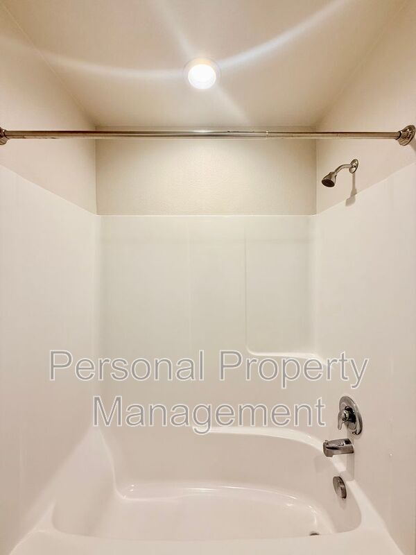 Building Photo - 18010 NE 47th Ave