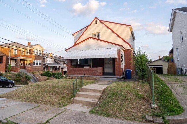 Building Photo - 448 Eureka St