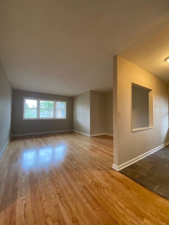 Primary Photo - 1327 E Colorado St