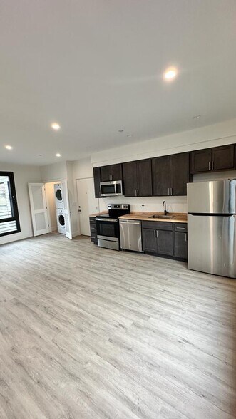 Building Photo - The Vantage at Valley Stream