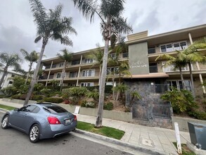 Building Photo - Top Floor 2 Bed 2 Bath w/ 1-Car Garage and...