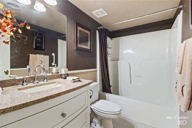 Building Photo - 405 SW 10th St