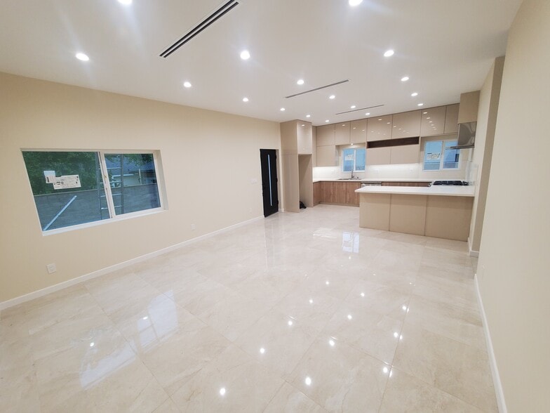 Building Photo - 3944 Vista Ct