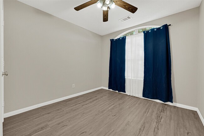 Building Photo - 8123 Solara Bend Ct