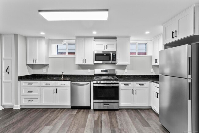 Building Photo - 548 Ferry St