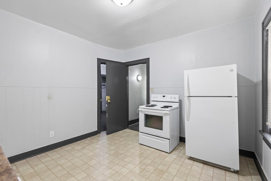 kitchen view 3 - 2514 N Oakland Ave