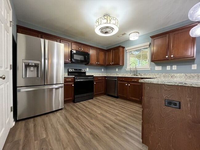 Building Photo - 2043 Covered Bridge Ct