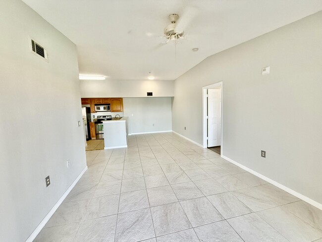 Building Photo - 271 SW Palm Dr