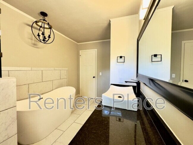 Building Photo - 4051 E 46th Pl