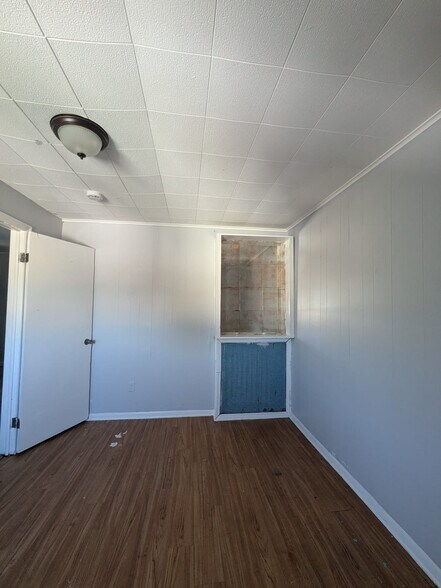 Building Photo - 39 Andrew St